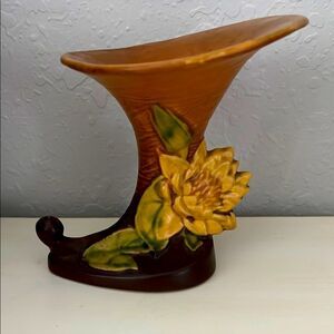 Vintage Roseville Pottery Ohio Waterlily Cornucopia 1943 177-6 Brown